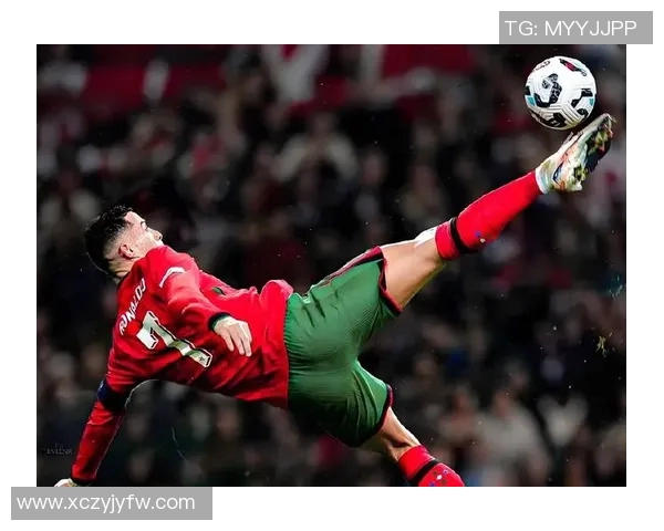 老年足球明星重聚合影展现岁月风采与传奇故事 老年足球明星重聚合影展现岁月风采与传奇故事